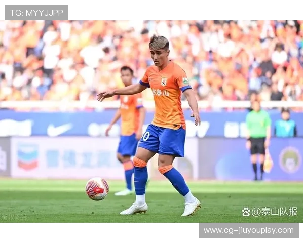 山东泰山阿卜杜肉苏力远射破门,全场欢呼:激情再现绿茵场 山东泰山阿卜杜肉苏力远射破门,全场欢呼:激情再现绿茵场